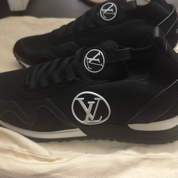Louis Vuitton casual sneaker
Size 8
Original
Never used . It was a gift ♥️ - Picture 1 of 5